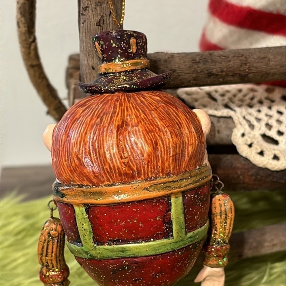 HUMPTY DUMPTEY JOINTED GLITTERY CHRISTMAS ORNAMENT - Picture 7 of 11